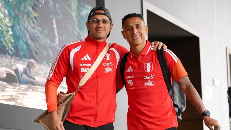 Gianluca Lapadula y Yoshimar Yotún.