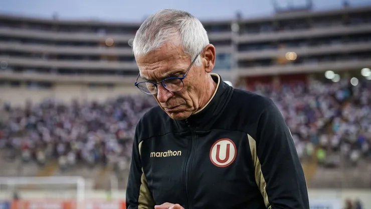 Héctor Cúper, complicado en Universitario.