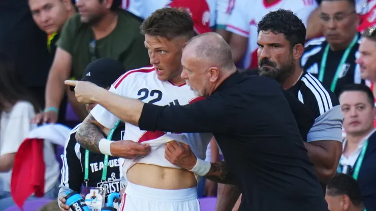 Mano Menezes y Oliver Sonne.