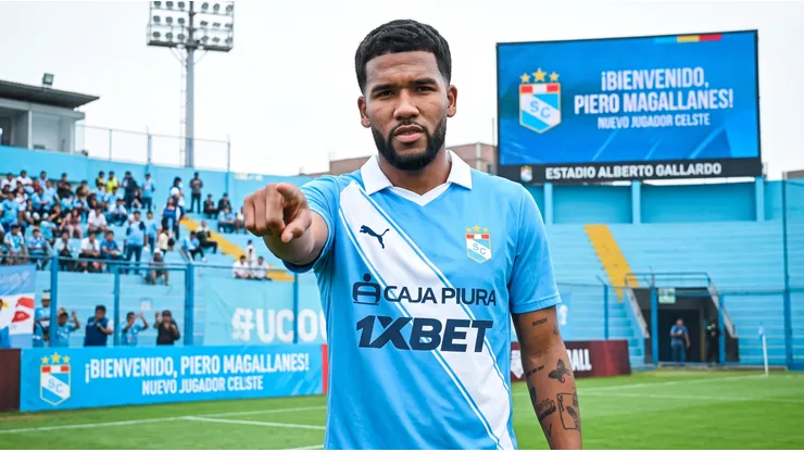 Piero Magallanes con camiseta de Sporting Cristal.