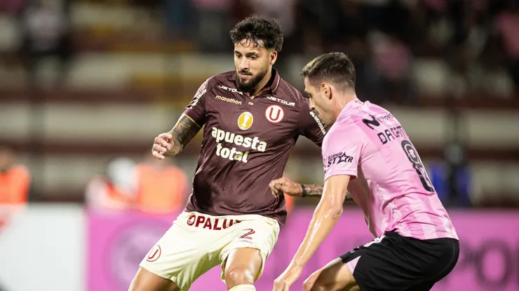 El cruce entre Caín Fara y Nicolás Da Campo en el partido del Torneo Apertura 2026 entre Universitario y Sport Boys.