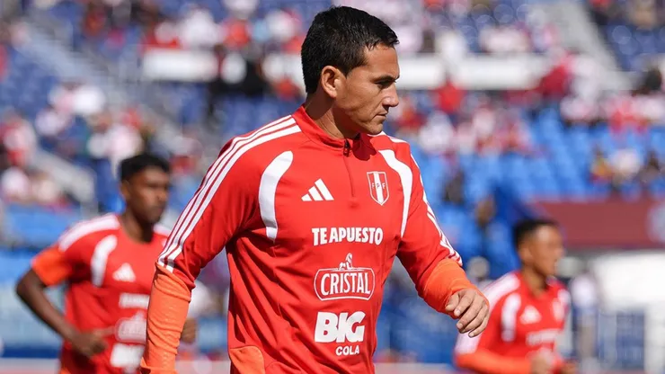 Jairo Vélez, atacante de Perú.