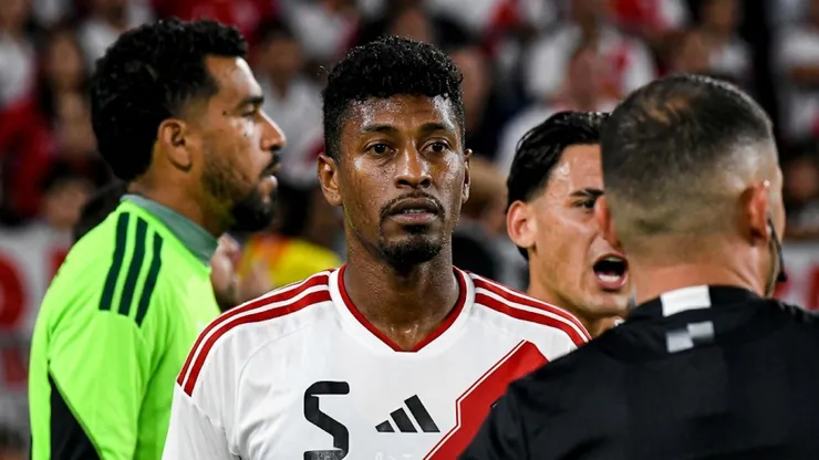 Miguel Araujo, al momento de la expulsión ante Colombia.