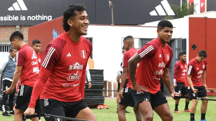Renato Tapia y Wilder Cartagena entrenando en Videna.