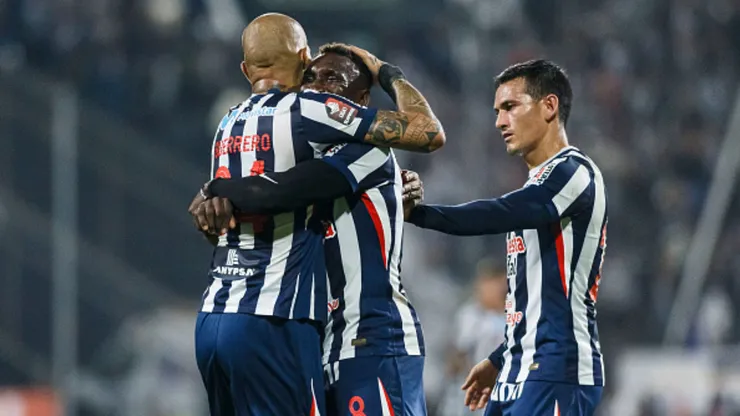 Paolo Guerrero, Eryc Castillo y Jairo Vélez.