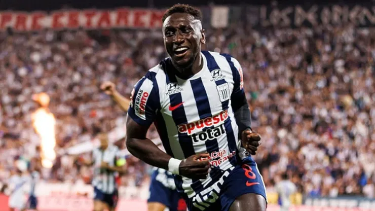 Eryc Castillo, delantero de Alianza Lima.