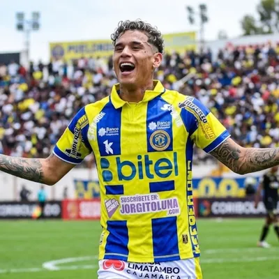 Duelo entre Alianza Lima y Sporting Cristal por Mauricio Arrasco