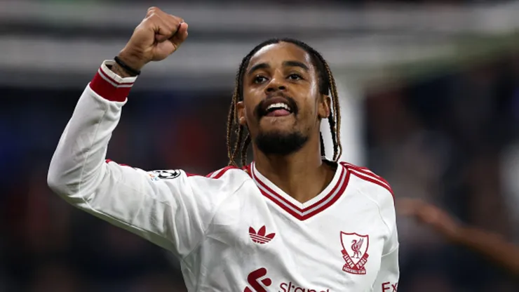 Bradley Barcola, delantero de Liverpool.