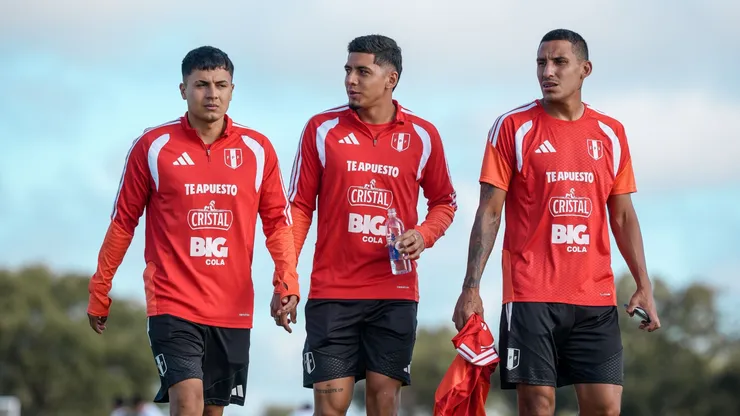 Jairo Concha, César Inga y Álex Valera, futbolistas de Universitario en la Selección Peruana.