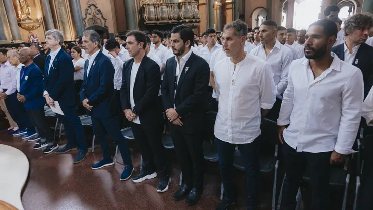 Alianza Lima estuvo con el Señor de los Milagros, excepto tres futbolistas.