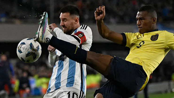 Fabián Bustos trabaja a su primer refuerzo internacional para Universitario.