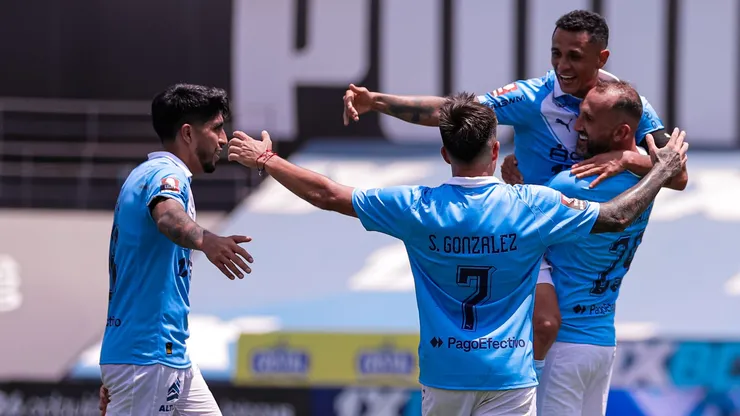Jugadores de Sporting Cristal celebrando.