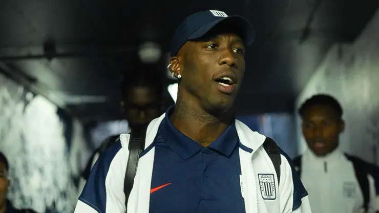 Luis Advíncula, defensor de Alianza Lima.
