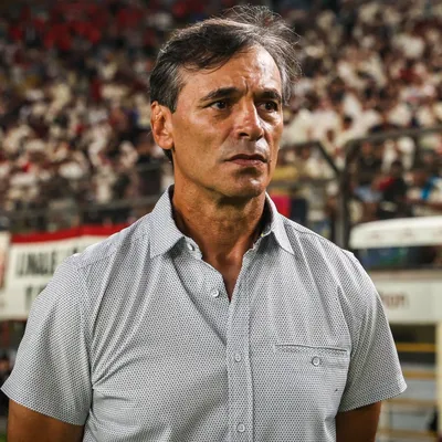 Pese al triunfo ante Juan Pablo II, el pedido de los hinchas a Fabián Bustos por un jugador: "Tiene que jugar más"
