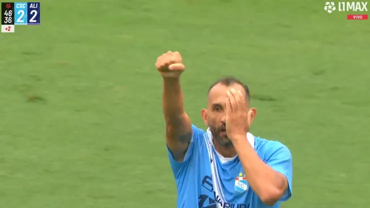 Hernán Barcos festejó el gol ante Alianza Lima.