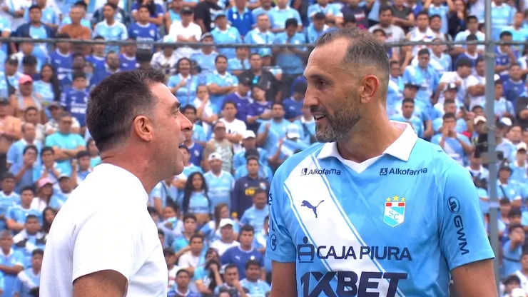 Pablo Guede y Hernán Barcos se dijeron de todo en pleno partido.