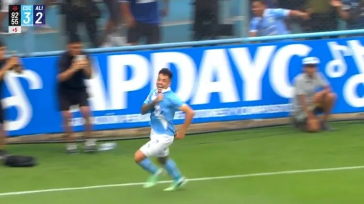 El festejo de Santi González para el triunfo 3-2 de Sporting Cristal.