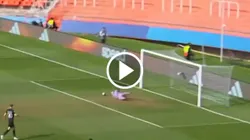 El arquero de Nueva Zelanda regaló el primero en el Mundial Sub-20 (Captura DSports)