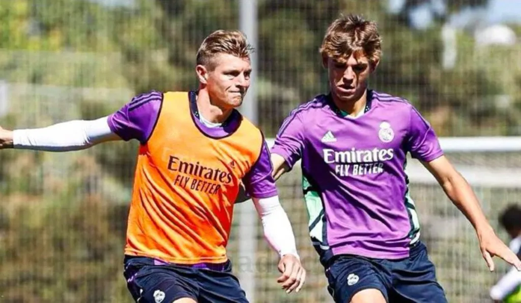 Toni Kroos y Nico Paz: TW