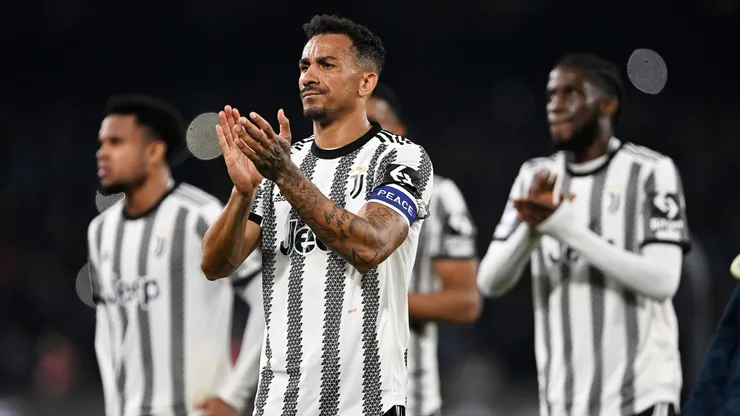 NAPLES, ITALY - JANUARY 13: Danilo of Juventus shows his disappointment after the Serie A match between SSC Napoli_Juventus at Stadio Diego Armando Maradona on January 13, 2023 in Naples, Italy. (Photo by Francesco Pecoraro/Getty Images)