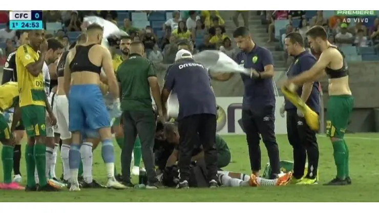 Jugador se desmaya en Brasil.