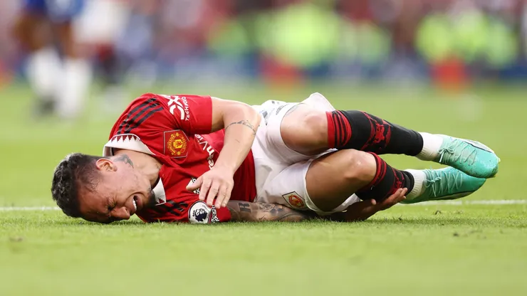 Antony, muy dolorido tras sufrir una lesión en el partido entre Manchester United y Chelsea.