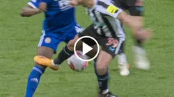 VIDEO | Guimarães pegó una patada brutal y se salvó de la roja