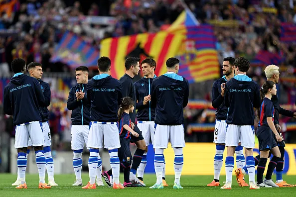 Real Sociedad homenajeando a Barcelona. Getty.