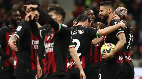 Festejo de gol de Milan.