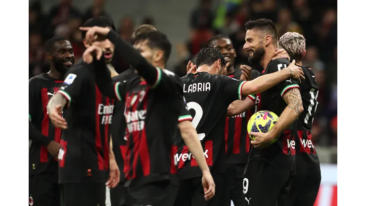 Festejo de gol de Milan.