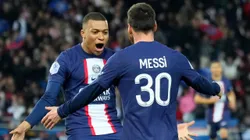Mbappé y Messi, festejando en PSG.