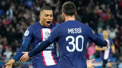 Mbappé y Messi, festejando en PSG.