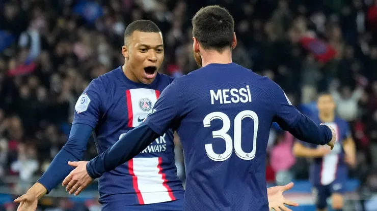 Mbappé y Messi, festejando en PSG.