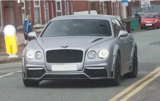Guardiola en su Bentley. (Tork.news)