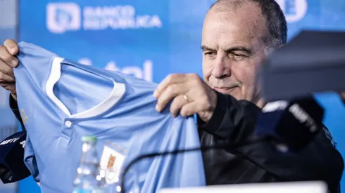 Marcelo Bielsa asumió como nuevo entrenador de Uruguay.