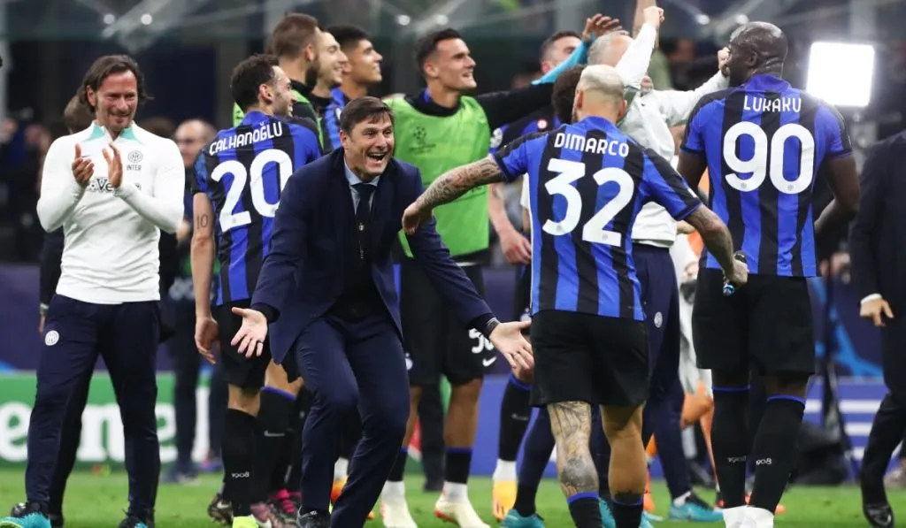 Javier Zanetti en los festejos del Inter: Getty