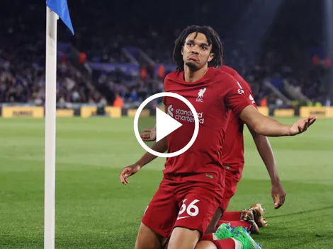 VIDEO | ¡La colgó en un ángulo! Exquisito gol de tiro libre de Alexander-Arnold