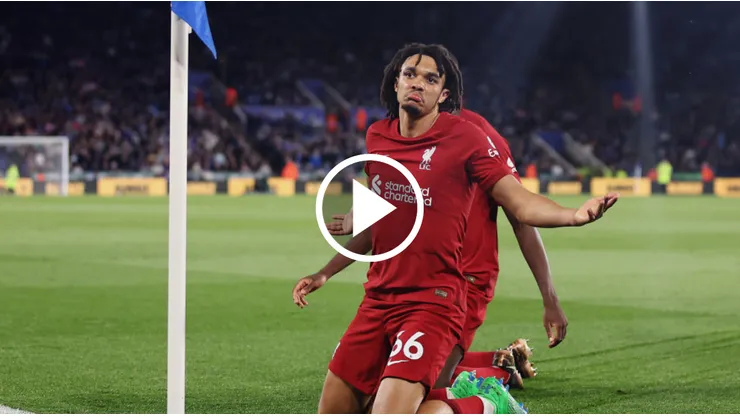 VIDEO | ¡La colgó en un ángulo! Exquisito gol de tiro libre de Alexander-Arnold