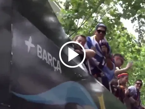 Video | Araujo se robó un micrófono en la celebración del Barcelona y GRITÓ esto