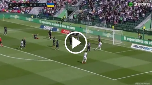 Fidel Chaves marcó un gol polémico en el Elche vs. Atlético de Madrid. Captura de transmisión.