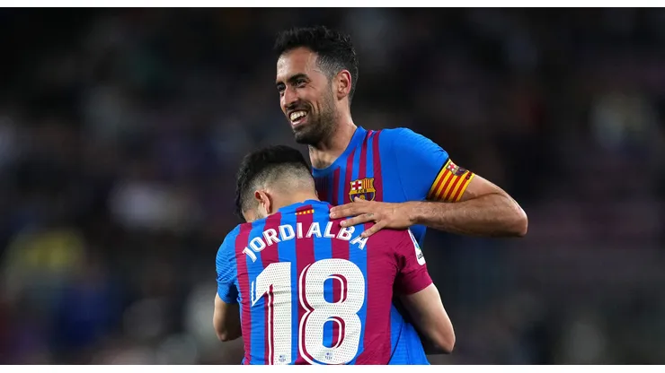 Jordi Alba ya se despidió de Sergio Busquets. Getty Images.