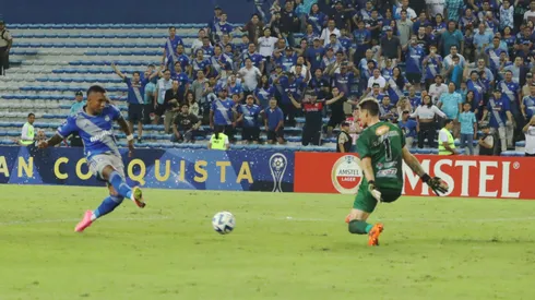 Emelec nuevamente puede ser sancionado por Conmebol.