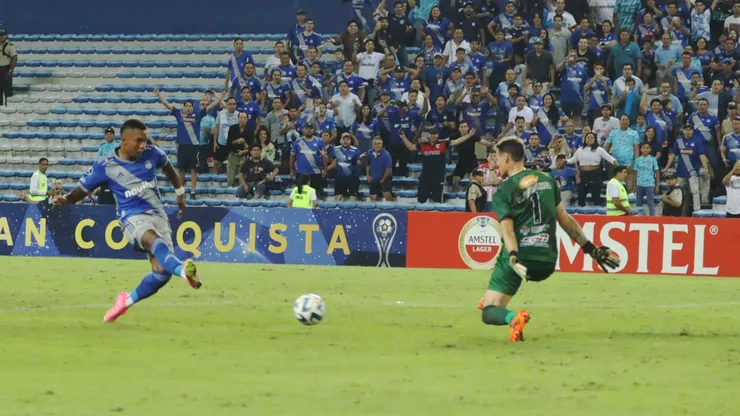 Emelec nuevamente puede ser sancionado por Conmebol.