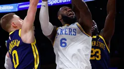 Donte DiVincenzo, LeBron James y Draymond Green.