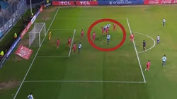 Paolo Guerrero la bajó de cabeza como con la mano en asistencia para triunfo de Racing