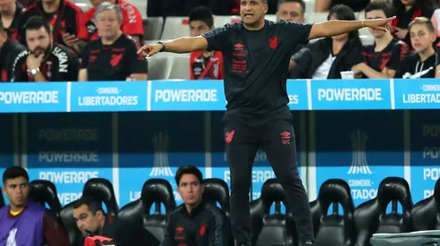 CURITIBA, BRAZIL - JUNE 27: Coach of Athletico Paranaense Wesley Carvalho gestures during the Copa CONMEBOL Libertadores 2023 group G match between Athletico Paranaense and Alianza Lima at Ligga Arena on June 27, 2023 in Curitiba, Brazil. (Photo by Heuler Andrey/Getty Images)