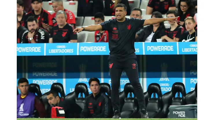 CURITIBA, BRAZIL - JUNE 27: Coach of Athletico Paranaense Wesley Carvalho gestures during the Copa CONMEBOL Libertadores 2023 group G match between Athletico Paranaense and Alianza Lima at Ligga Arena on June 27, 2023 in Curitiba, Brazil. (Photo by Heuler Andrey/Getty Images)
