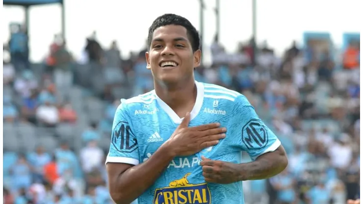 Joao Grimaldo dejó en ridículo a crack brasileño.