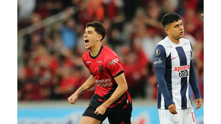 CURITIBA, BRAZIL - JUNE 27: Vitor Bueno of Athletico Paranaense celebrates after scoring the team´s first goal during the Copa CONMEBOL Libertadores 2023 group G match between Athletico Paranaense and Alianza Lima at Ligga Arena on June 27, 2023 in Curitiba, Brazil. (Photo by Heuler Andrey/Getty Images)