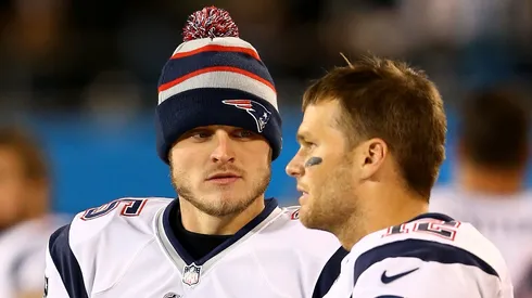 Ryan Mallett y Tom Brady.